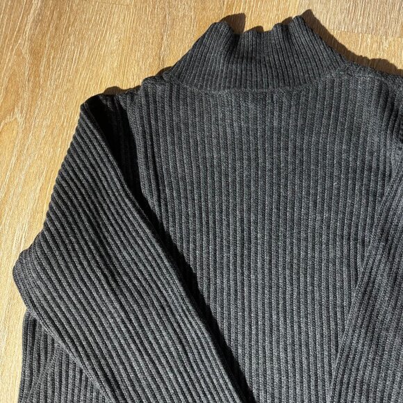 Banana Republic Gray Ribbed Turtleneck Sweater – Size Large Stay cozy in style - Picture 1 of 3